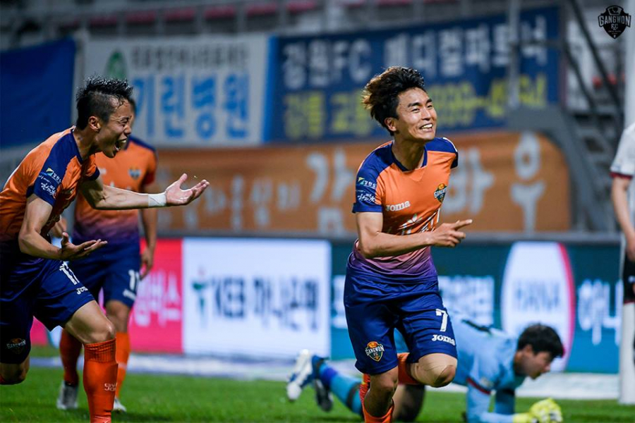 강원FC 새 역사 쓴 문창진, “동료 배려 있어 가능했다”