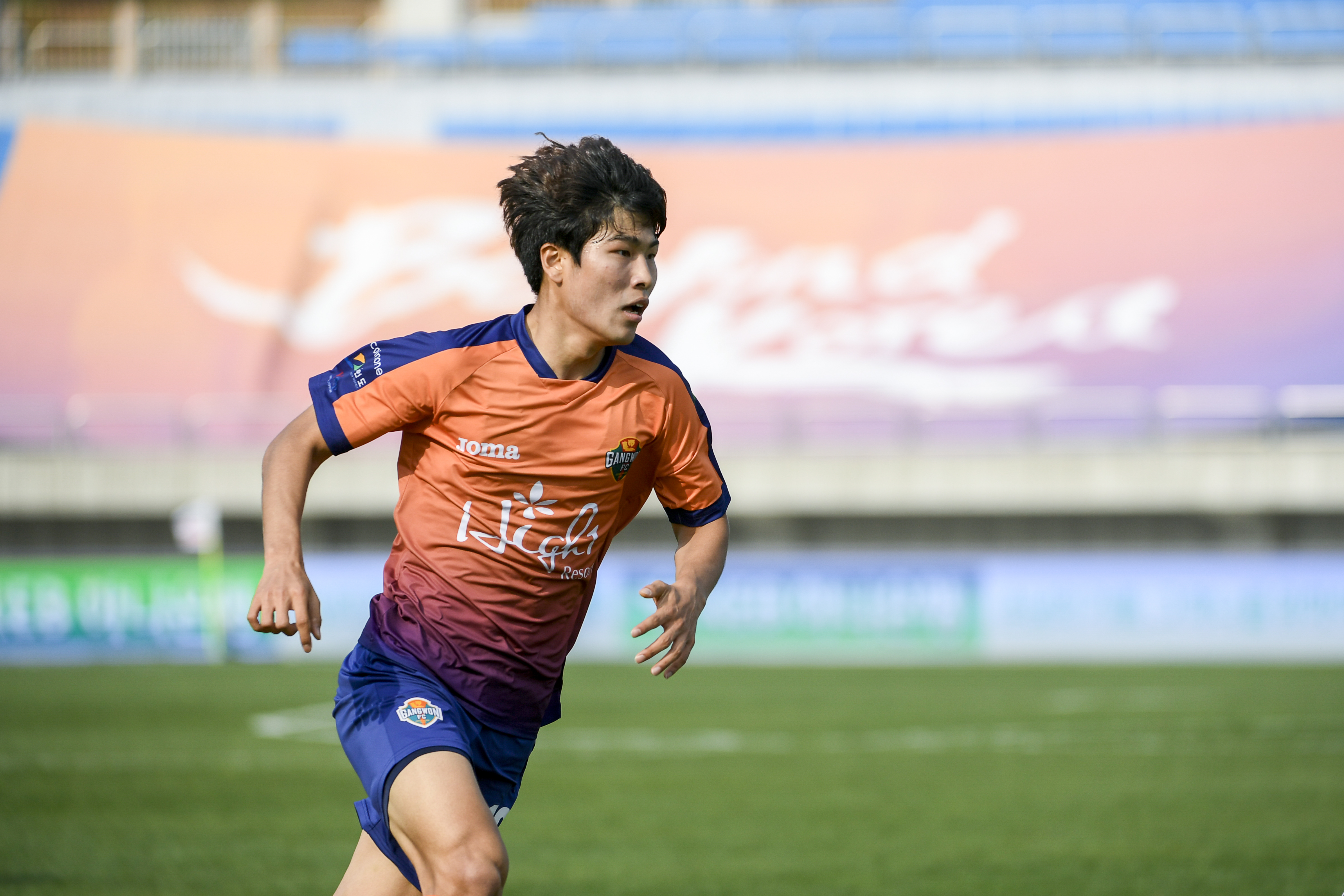 강원FC 박창준 ‘프로 첫 데뷔’ 무실점 수비 ‘일등 공신’