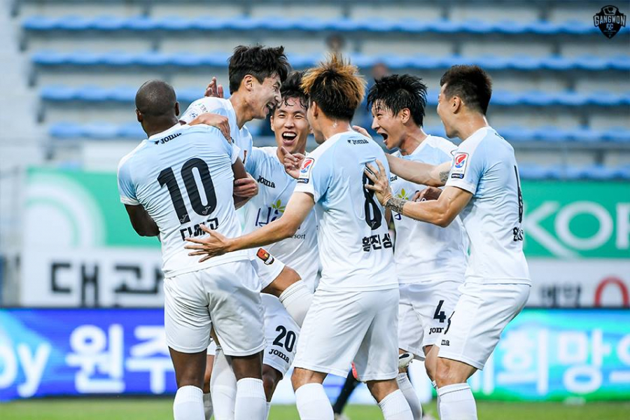 강원FC, 행운의 서드킷 유니폼 ‘캔디바’ 입고 제주전 나선다