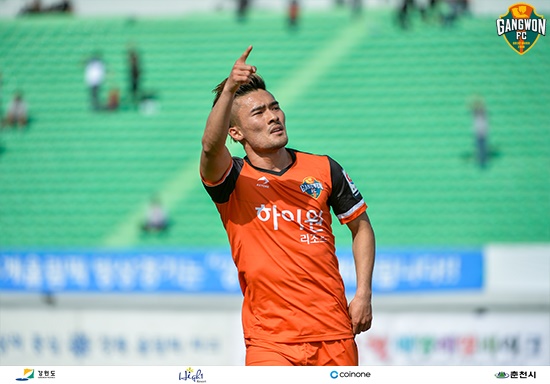 강원FC ‘승격공신’ 최진호 전역 “경쟁 살아남겠다”